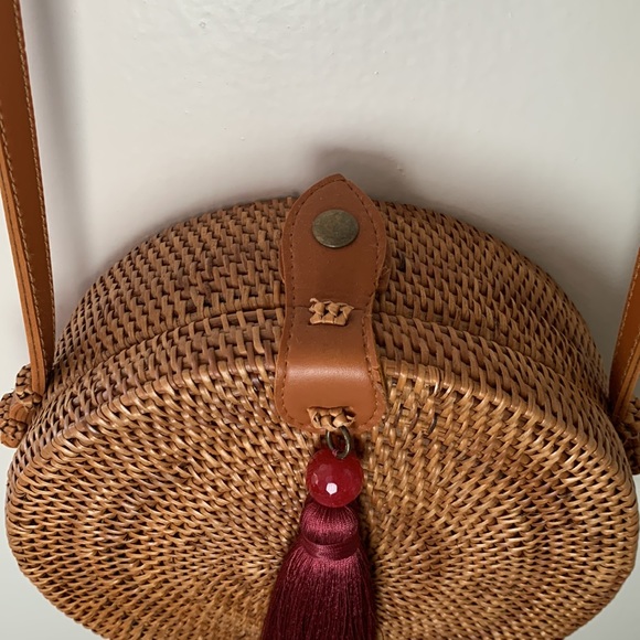 Boho straw circle bag with tassel NWOT - Picture 4 of 13